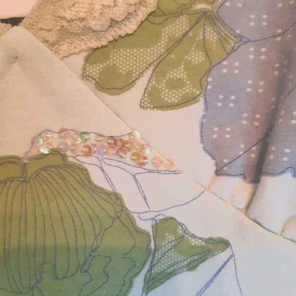 Le Chateau Floral Lace Sequinced Tank Top - Picture 4 of 5